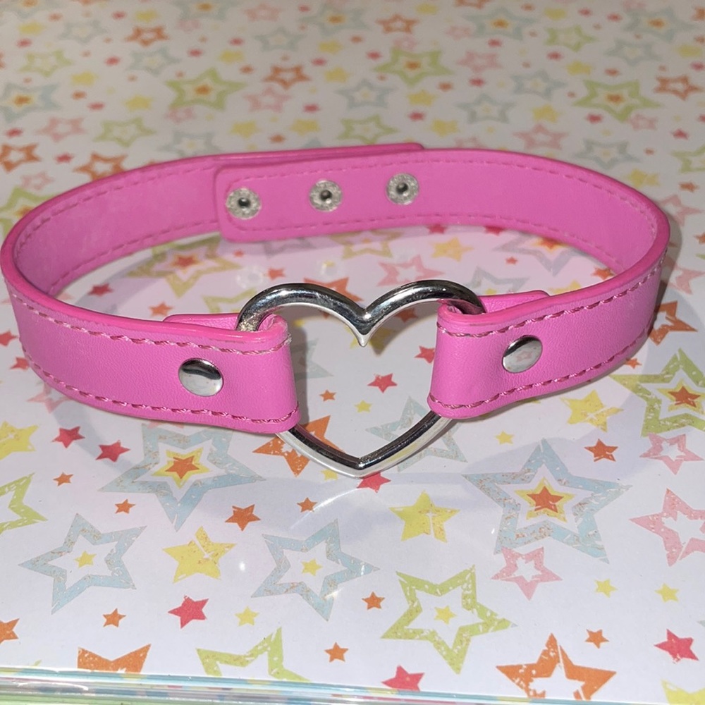 Hot pink choker 💋😍